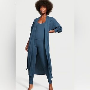 VICTORIA'S SECRET Glow Waffle Three-Piece Long Pajama Set